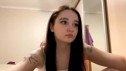 Yumi online show from March 5, 4:25 pm