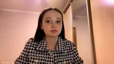 Yumi online show from March 18, 3:17 pm