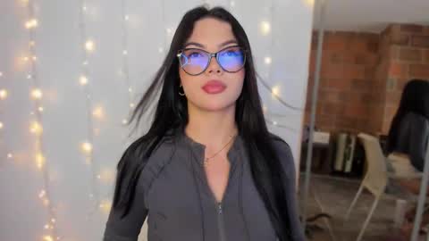 Snapshot of tharaaa_1 chatting on October 3, 9:09 pm Independent model online show from October 3, 9:09 pm