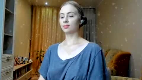 Ally    STREAMING ON TWITCH NOW Check my Twitter for updates online show from December 15, 2:30 am