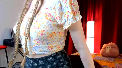 Ally    STREAMING ON TWITCH NOW Check my Twitter for updates online show from October 22, 2:33 pm