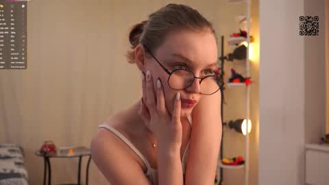 Emma online show from October 8, 6:34 pm