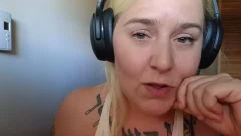 theauroramae -  online show from June 11, 10:28 pm