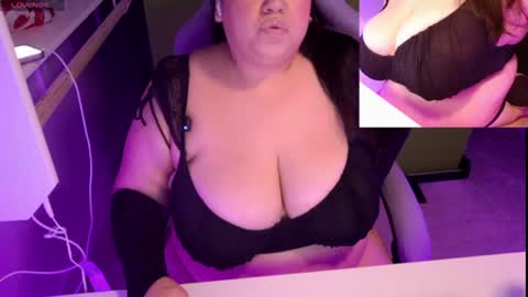 TheBouncingBetty online show from June 11, 8:38 pm