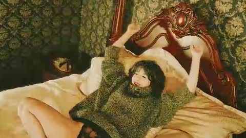 Joan online show from February 8, 6:33 pm