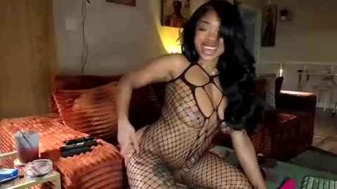 thelovelybrown online show from May 1, 2:04 am