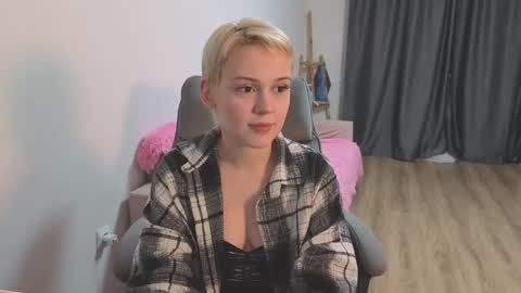 theysaidimcute online show from February 15, 5:12 pm