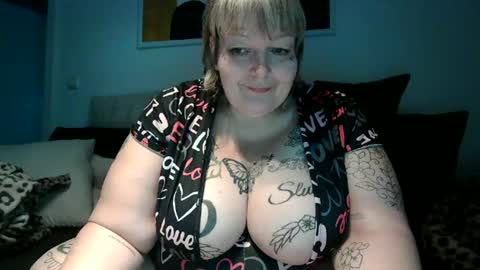 thickdarkangel online show from July 23, 6:49 pm
