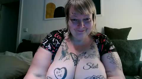 thickdarkangel online show from June 8, 6:19 pm
