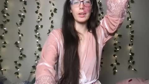 thistlefernsby online show from November 11, 3:46 am