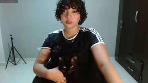 thompson ari online show from December 20, 7:34 am