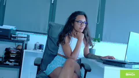 tia_j online show from June 26, 3:35 pm