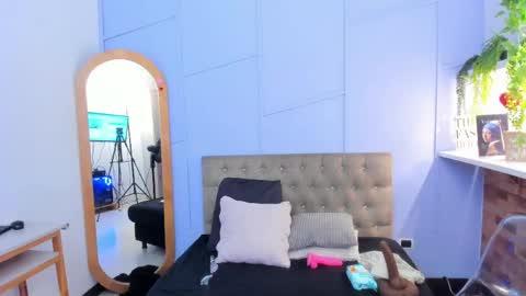 Tifany Lorens online show from April 22, 12:02 pm