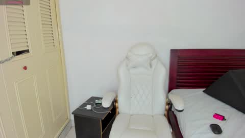 tifanymonroehot online show from September 30, 11:49 am