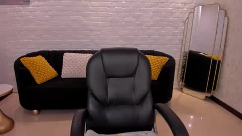 Tiffanny Sins online show from October 12, 3:53 am