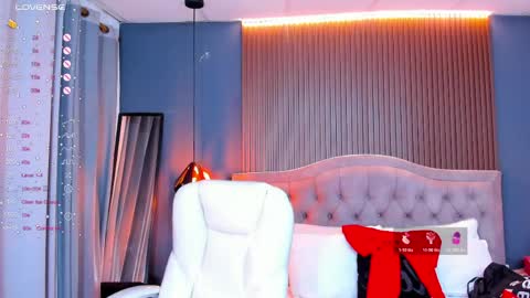 tiffany__charm_ online show from May 1, 3:43 am