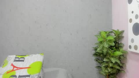 tiffany_mendez online show from November 15, 12:06 pm