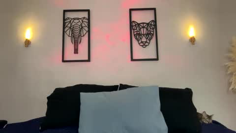  CAMI VELEZ camivelezz   online show from May 1, 12:36 am