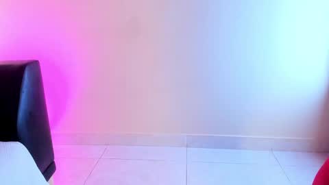 Snapshot of tiffanysuarez_ chatting on October 2, 9:20 pm Stefany Suarez online show from October 2, 9:20 pm