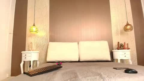 T I F F A N Y online show from January 5, 8:23 pm