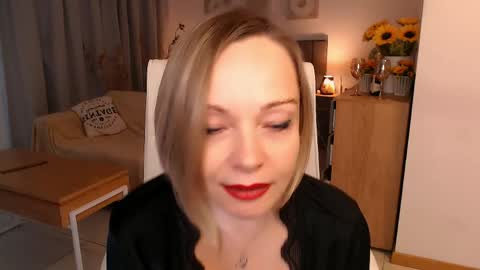 Tilly online show from April 30, 8:57 pm