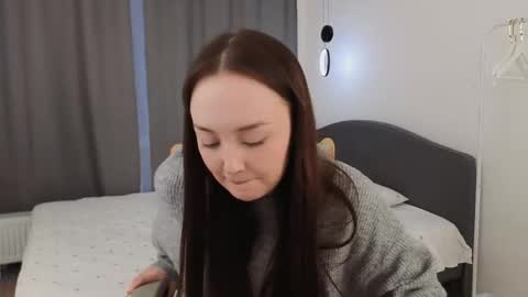 Mia online show from March 14, 2:07 pm