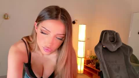 Tina online show from August 4, 1:39 pm