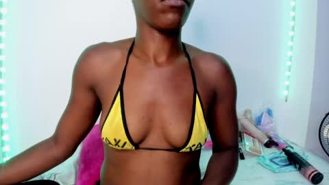 tinas_smith online show from April 29, 11:10 pm