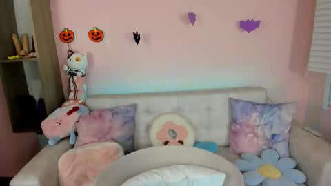 tiny_cora online show from October 9, 4:33 pm