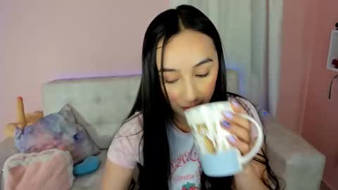 tiny_cora online show from March 1, 4:44 pm