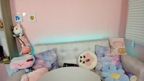 tiny_cora online show from September 25, 4:28 pm