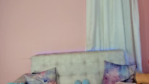 tiny_cora online show from March 10, 4:35 pm