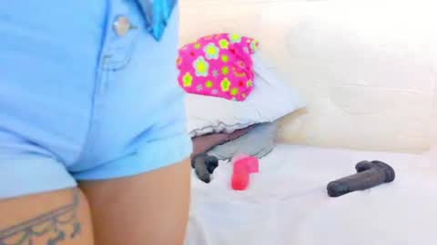 tiny_whore18 online show from July 28, 2:57 pm