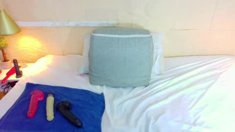 tiny_whore18 online show from April 30, 8:57 pm