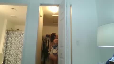 tinyassbossymilf online show from March 24, 6:35 pm