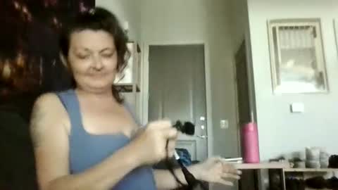 tinyassbossymilf online show from July 2, 12:22 pm