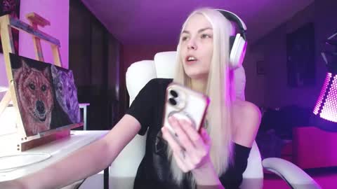 stage Kylie Sinner  brand CLITBAIT online show from September 24, 1:26 am