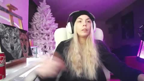 stage Kylie Sinner  brand CLITBAIT online show from November 20, 9:49 pm