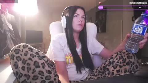 stage Kylie Sinner  brand CLITBAIT online show from June 22, 3:25 am