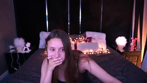 tinynataliee online show from June 21, 6:39 am