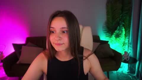 tinynataliee online show from July 4, 9:43 pm