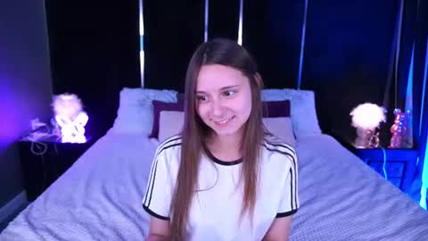 tinynataliee online show from June 25, 2:18 pm