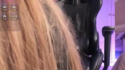 titioneloveee online show from October 8, 5:01 am