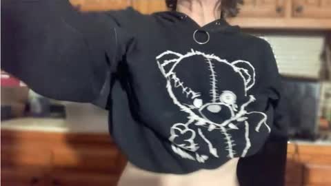 tomboy_titties online show from April 22, 9:17 am