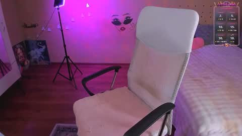 tori93_ online show from August 1, 12:29 pm
