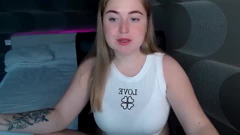 Snapshot of tori_blond chatting on October 7, 6:18 am tori_blond online show from October 7, 6:18 am