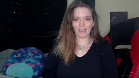 Snapshot of toxiclilly chatting on February 6, 6:18 am Lilly Miss Mistress Goddess Maam Queen Boss online show from February 6, 6:18 am