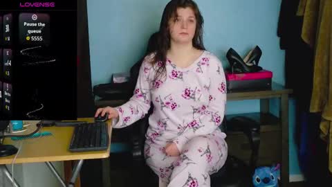 TreeJeanne online show from November 20, 3:07 am