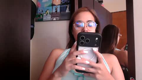 triana_bell online show from July 5, 5:18 pm