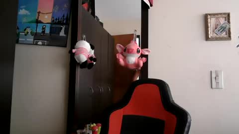 triana_bell online show from June 18, 8:58 pm